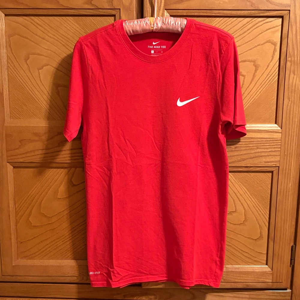 Nike Men's Bright Red Short Sleeve Tee